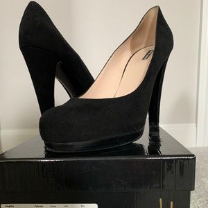 Giorgio Armani Suede Pumps